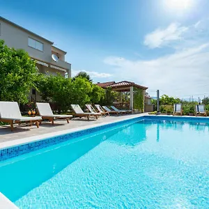 villa-apartments-duje.splithotels.org/